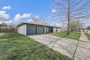 2204 Mountainview Dr, Hurst, TX 76054 - Photo 2