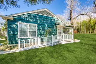 2010 N Locust St, Denton, TX 76209 - Photo 4