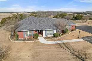 1917 Bentwater Pkwy, Granbury, TX 76049 - Photo 2