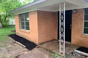 606 N Spencer St, Lacy Lakeview, TX 76705 - Photo 2