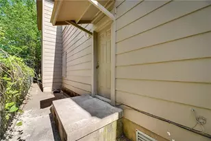 202 S Willomet Dr, Dallas, TX 75208 - Photo 4