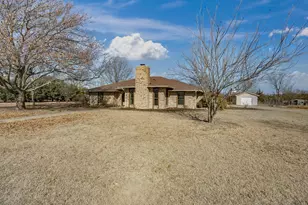 205 Rock Springs Ct, Waxahachie, TX 75165 - Photo 2