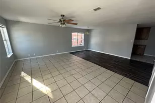 114 S Holly St, Sherman, TX 75092 - Photo 2