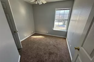 114 S Holly St, Sherman, TX 75092 - Photo 4