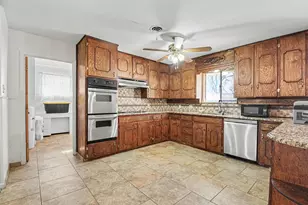 215 E Huitt Ln, Euless, TX 76040 - Photo 8