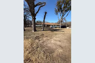 215 E Huitt Lane, Euless, TX 76040 - Photo 2