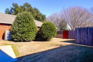 1045 Blueberry Ct, Crowley, TX 76036 - Photo 6