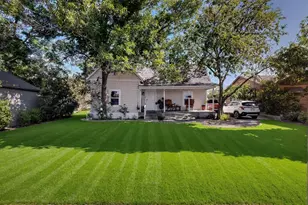 504 Jefferson St, Hillsboro, TX 76645 - Photo 2