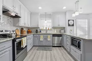 685 Cardinal Ridge Rd, Burleson, TX 76028 - Photo 2