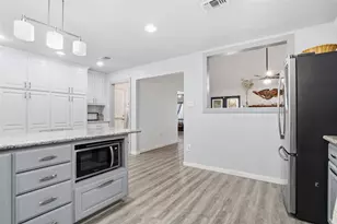 685 Cardinal Ridge Rd, Burleson, TX 76028 - Photo 14