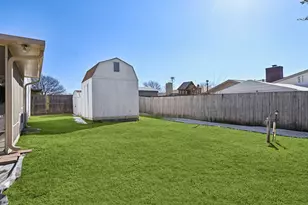 2106 Avalon Ln, Arlington, TX 76014 - Photo 30