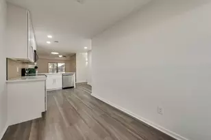 13737 Flagstone Ln, Dallas, TX 75240 - Photo 10