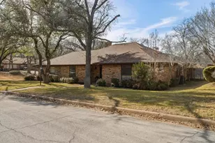 1662 Watson Rd, Fort Worth, TX 76103 - Photo 2