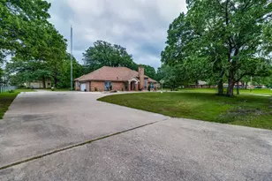 3040 Woodglen Dr, Commerce, TX 75428 - Photo 2