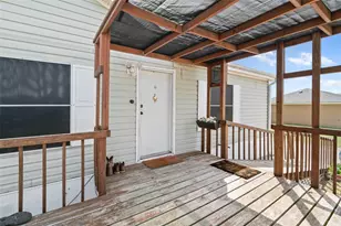 310 Glenwood St, Gainesville, TX 76240 - Photo 2