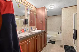 310 Glenwood St, Gainesville, TX 76240 - Photo 14