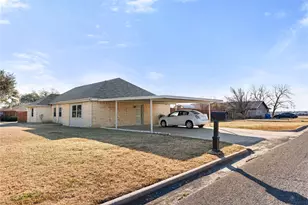1000 La Villeta St, Mexia, TX 76667 - Photo 2