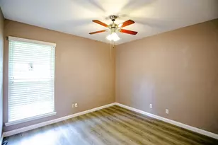 1500 Vancouver Dr, Arlington, TX 76012 - Photo 4