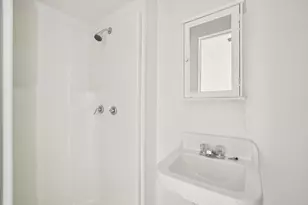 302 S Wood St, Cleburne, TX 76033 - Photo 16