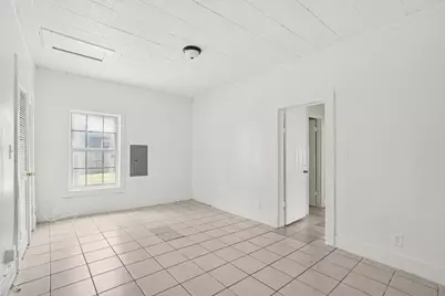 302 S Wood Street, Cleburne, TX 76033 - Photo 12