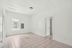 302 S Wood St, Cleburne, TX 76033 - Photo 12