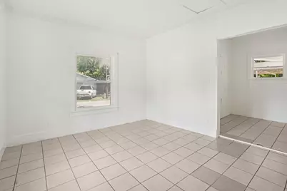 302 S Wood Street, Cleburne, TX 76033 - Photo 18