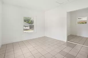 302 S Wood St, Cleburne, TX 76033 - Photo 18