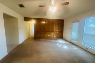 2621 Ozark Dr, Grand Prairie, TX 75052 - Photo 6