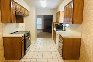 2621 Ozark Dr, Grand Prairie, TX 75052 - Photo 10