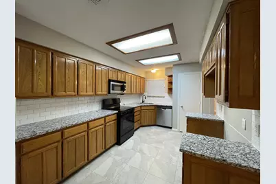 6109 Kingswood Drive, Arlington, TX 76001 - Photo 4