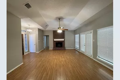 6109 Kingswood Drive, Arlington, TX 76001 - Photo 2