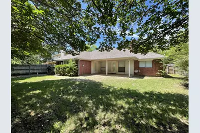 6109 Kingswood Drive, Arlington, TX 76001 - Photo 10