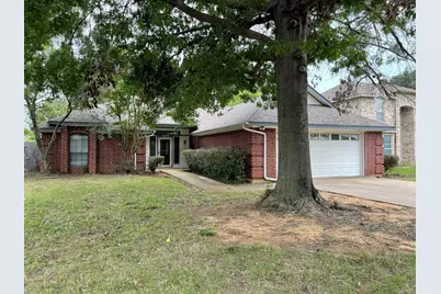 6109 Kingswood Drive, Arlington, TX 76001 - Photo 1