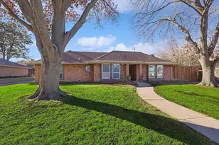 3209 Tree House Ln, Plano, TX 75075 - Photo 2