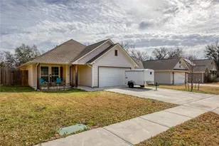 208 Lovers Path Dr, Springtown, TX 76082 - Photo 26