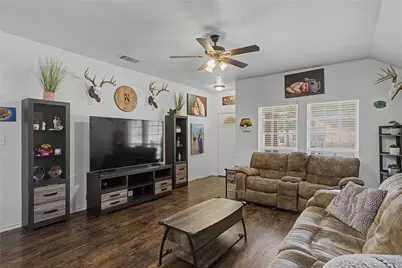 208 Lovers Path Drive, Springtown, TX 76082 - Photo 4