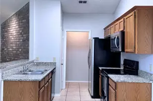 6720 Crestmont Ct, Fort Worth, TX 76133 - Photo 8