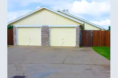 6720 Crestmont Court, Fort Worth, TX 76133 - Photo 2