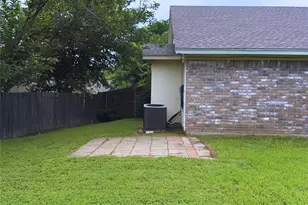 6720 Crestmont Ct, Fort Worth, TX 76133 - Photo 4