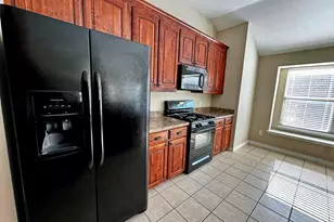 268 Spring Hollow Dr, Saginaw, TX 76131 - Photo 4