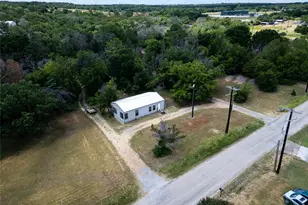 909 Fox Ln, Azle, TX 76020 - Photo 2