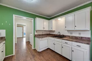 928 W Willow St, Sanger, TX 76266 - Photo 6