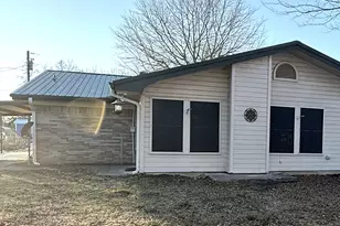 212 College St, Roxton, TX 75477 - Photo 24