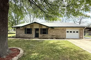 212 College St, Roxton, TX 75477 - Photo 2