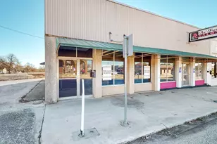 712 E California St, Gainesville, TX 76240 - Photo 1