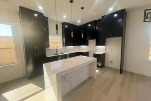 3525 Kenilworth, Dallas, TX 75210 - Photo 2