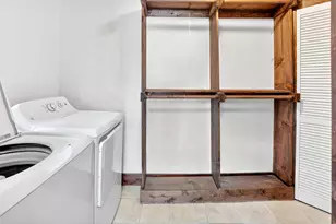 316 W Rucker St, Granbury, TX 76048 - Photo 8