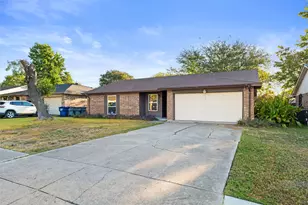 2742 E Pepperidge Dr, Lancaster, TX 75134 - Photo 2