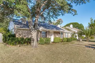 1109 Lesa Ln, Garland, TX 75042 - Photo 2