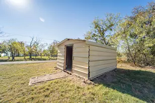 516 S Butte St, Breckenridge, TX 76424 - Photo 2